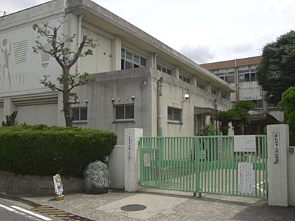 旭小学校 ６４０ｍ(徒歩8分)
