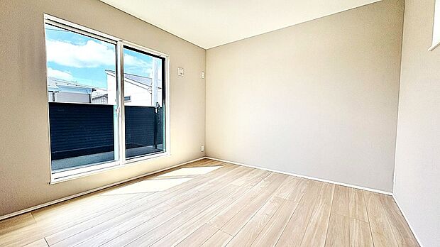 【寝室】6号棟／主寝室　ご夫婦の寝室にいかがでしょうか