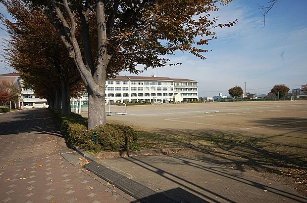 入間市立西武中学校(旧野田中学校校舎)(約1,690m)