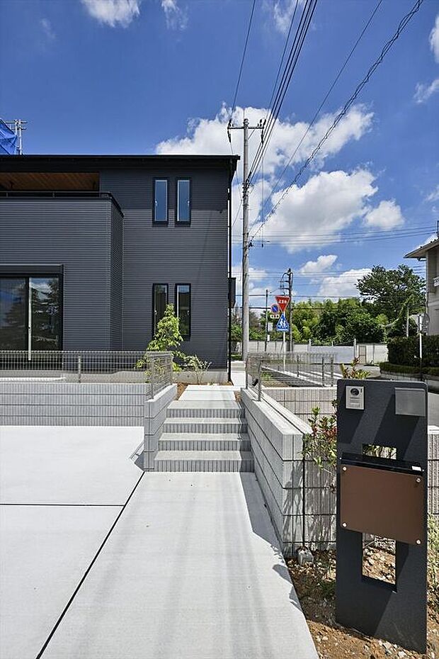 【前面道路含む外観】9号棟 並列駐車可能!!