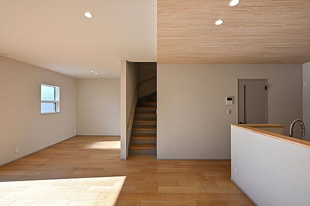 【リビング】8号棟 リビングイン階段で家族との交流が増えます