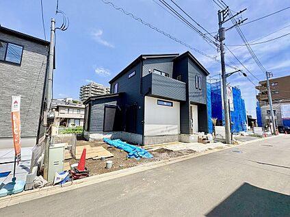 前面道路含む外観