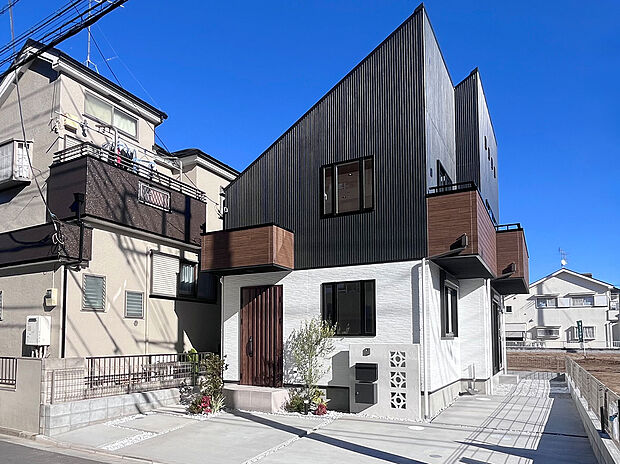 建物完成致しました！
ゆとりのある敷地で叶う、18帖越えのLDKが魅力のモデルハウスです♪