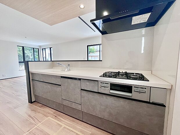 【キッチン：LIXIL/ES】●アシストポケットシェルフ付収納
●収納部分ソフトモーション昨機能
●ビルトイン食器洗い乾燥機