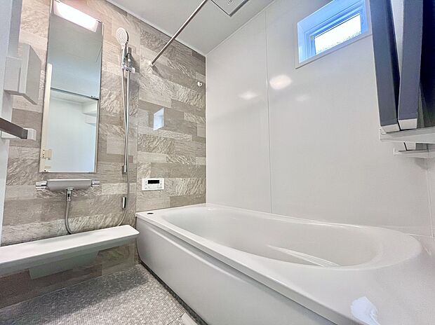 【ユニットバス：TOTO/サザナ】●魔法びん浴槽
●お掃除ラクラク鏡
●ほっカラリ床
