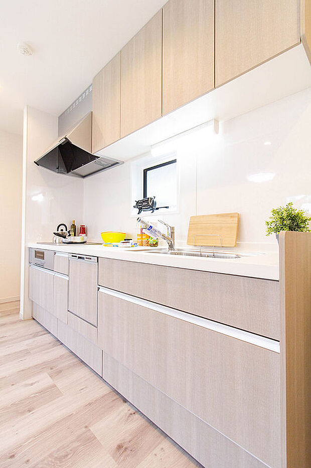 【【キッチン】】食器洗い乾燥機を完備したシステムキッチン。