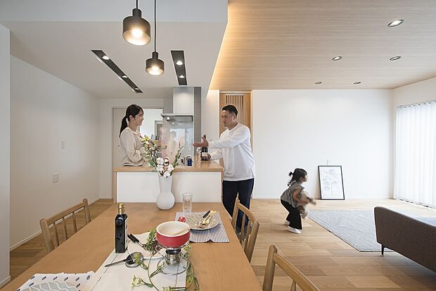 【ダイニング・キッチン】オープンキッチンなので部屋全体を見渡しながらお料理が出来ます！