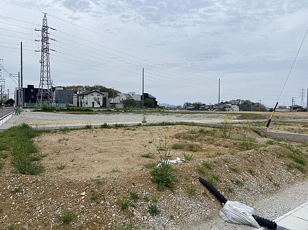 落ち着いた住環境が広がる分譲地♪
建築条件やプランのご相談もお気軽にお問合せください!