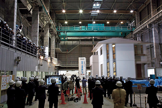 【【最高ランク耐震等級3】】実大実験で震度7クラスの大地震を再現。構造体の損傷は一切なく、安心して住み続けられる耐震性能が実証されました。国の定めた基準において、最高ランクの「耐震等級3」に該当します。