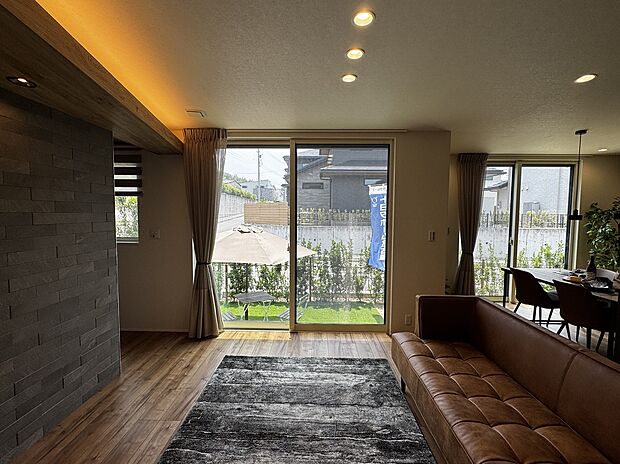 【【ご見学受付中】30-7号棟~ブルックリン Style~】■価格/5550万円■土地面積/170m2(約51.42坪)■建物面積/98.28m2(約29.72坪)■間取/3LDK+S■接道/南と北と東向き