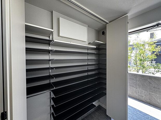 【玄関】大容量のシューズボックスを完備!