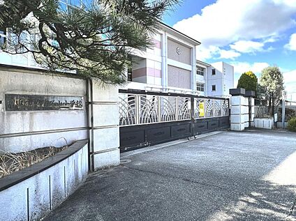 香久山小学校 1400m ~1510m(徒歩約18分~19分)