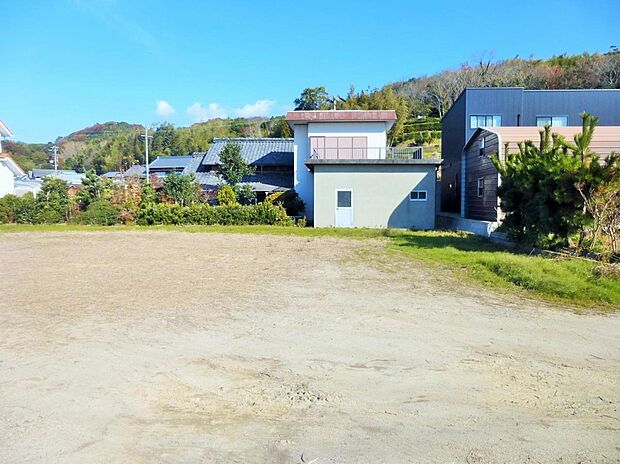 【現地写真】海も川も山もある豊かな自然環境に恵まれた物件です。
海釣りスポットまで、約3キロ。吉良吉田温泉まで、約2.6キロなどの海辺のレジャースポットも多数あります。
