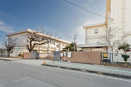 豊田市立寿恵野小学校  1042m