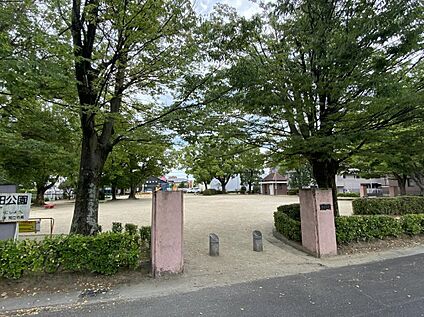 新田公園 790m ~910m (徒歩約10分~12分)