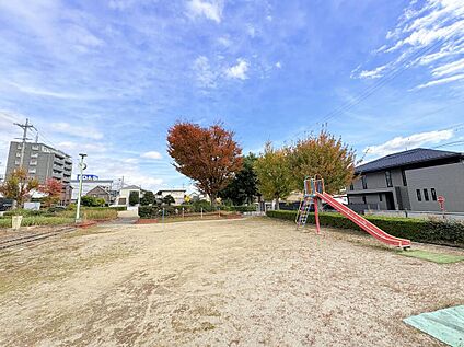 池の端公園 70m (徒歩約1分)