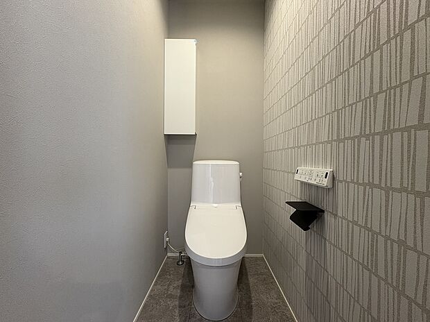 【トイレ】アクセントクロスでお洒落な演出