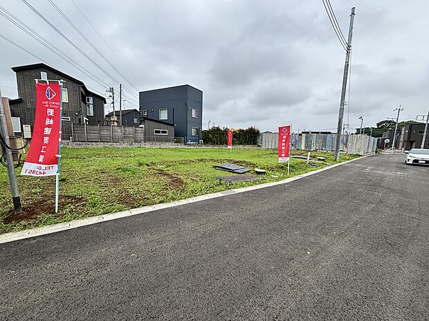 【分譲地（全６区画）】造成工事終わり、工事着工いたしました。１区画50坪以上で、のどかな街並みです。