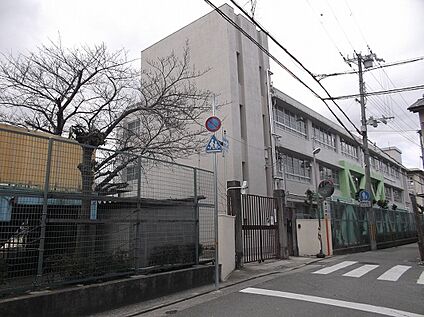 尼崎市立下坂部小学校 210m