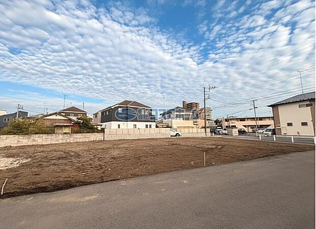 【前面道路含む現地写真】コスモホームでは、お問い合わせからご契約、お引渡し後のアフターフォローまで担当のアドバイザーが一貫してお住まい探しをお手伝いいたします。