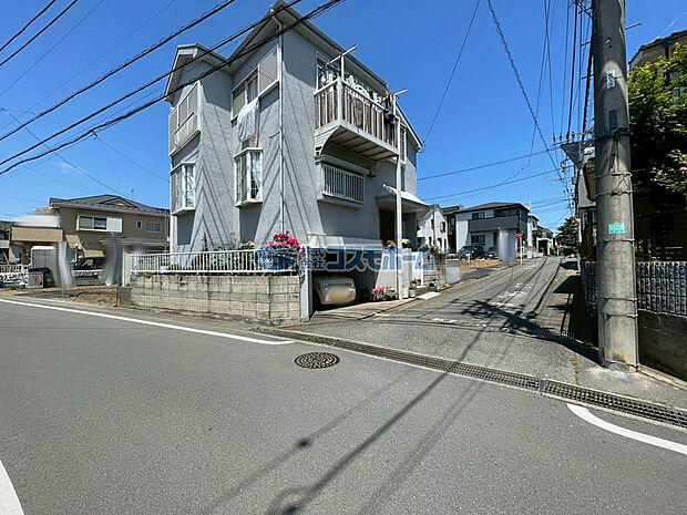 【【前面道路】】落ち着いた街並みが広がる、車通りの少ない立地です♪
