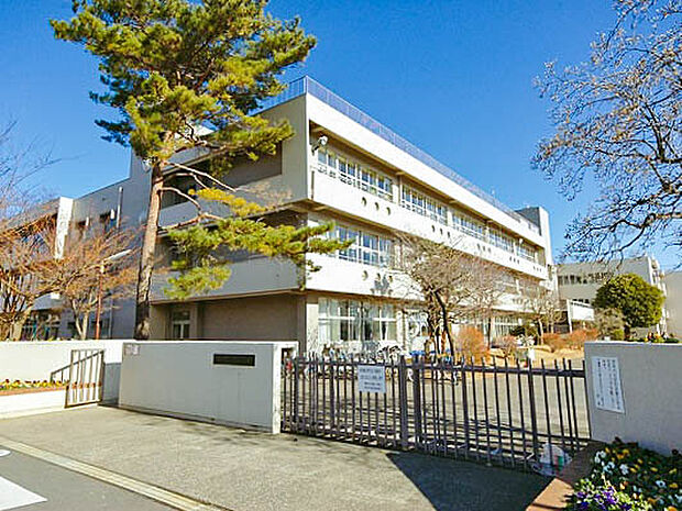 青梅市立霞台小学校（約1,091m）
