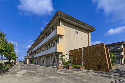 市立稲沢北小学校 現地から610m。(徒歩8分。)