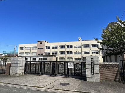 豊橋市立牟呂小学校 現地から1350m～1380m。(徒歩17分～18分。)
