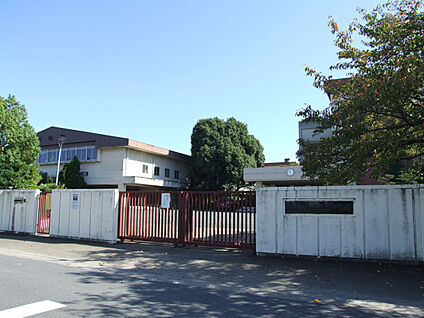 町立斑鳩南中学校 現地から550m～630m。(徒歩7分～8分。)