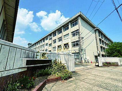 橿原市立大成中学校 現地から330m～400m。(徒歩5分。(最長))