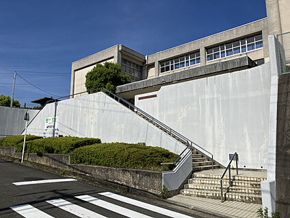 生駒市立光明中学校 現地から1450m～1470m。(徒歩19分。(最長))