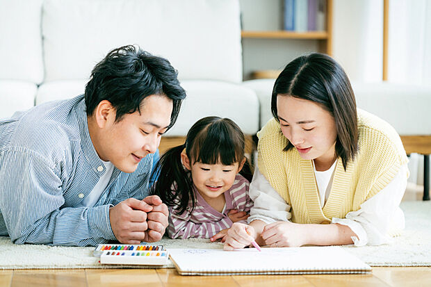 【FLAT LIVING】
多彩な過ごし方を可能にする約20帖のLDK。暮らしの変化に合わせて間仕切ることも可能です。※壁追加は有償工事対応となります。※号棟により採用状況が異なります。