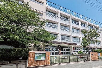 東金町中学校（現地より徒歩5分） 約360m