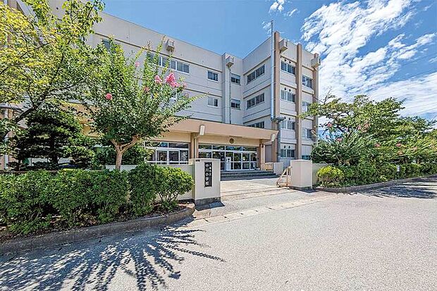 中川小学校（現地より徒歩7分）