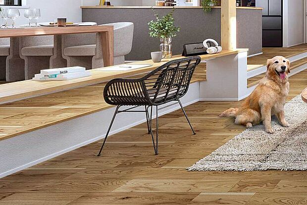 【【SKIP FLOOR】】段差を活かしたスキップフロアには、足を下ろせる堀机カウンターやスキップダイニングを配置。家族の気配を感じながら自分時間を楽しめる設計です。※号棟により採用状況が異なります。