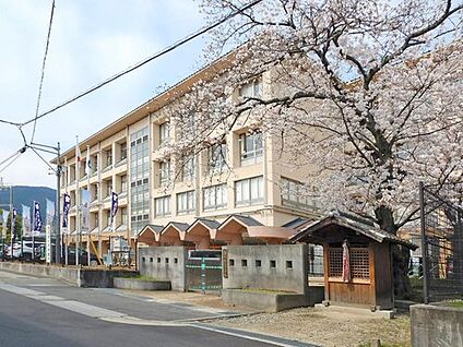 市立下阪本小学校 約140m