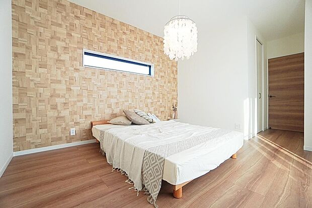 【【洋室(約8.0帖)/ナチュールエリア5号地】】南側バルコニーへと出入り可能な洋室です。約8.0帖とゆとりある広さで、主寝室にも◎約2.0帖のWIC付きで、ご夫婦のお洋服などもたっぷり収納できます。