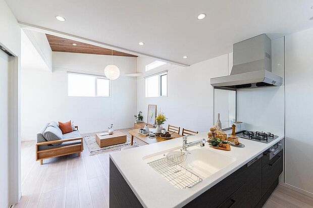 【【LDK/施工事例】】LDKは19帖超。プライバシー性の高い2階リビング仕様です。水回り設備を2階に集約し、家事・生活動線良好です◎