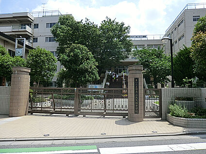 大久保中学校 721m