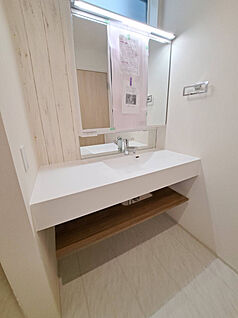 【洗面所】開放感のあるオープンサニタリーです♪