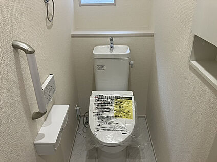 【トイレ】落ち着いた雰囲気のトイレ空間です♪