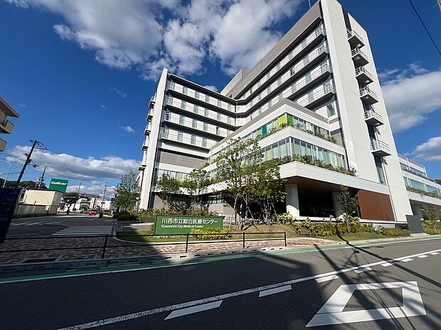 川西医療センター(約2,600m)