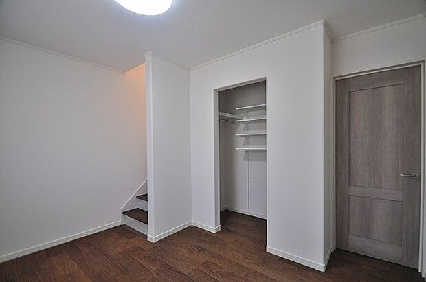 【2F洋室】2F洋室5.8帖
居室として使えるロフト付きです。