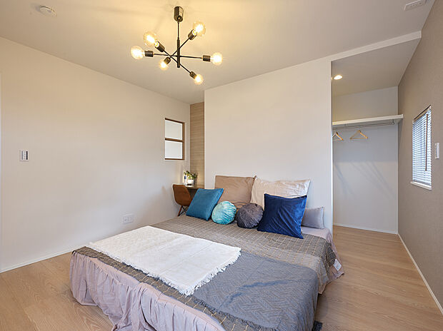 【WIC】主寝室につながるWICは、お布団やお洋服の収納がたっぷり収納出来ます。