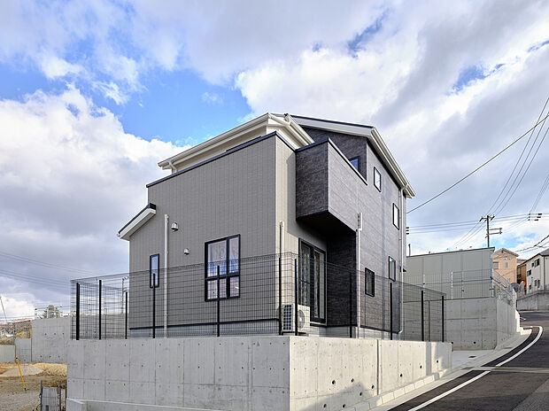 【眺望がよく、風通りも抜群】ひな壇になっているため眺望と風通し、陽当たりを取り入れた区画割となっています。