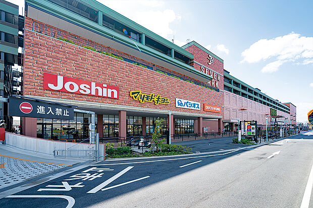 セブンパークス(約640m)