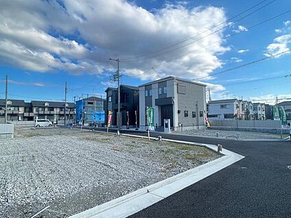 【前面道路を含む現地写真】