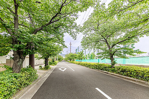 【弊社施工例／外観写真】
好みのカラーや外構で仕上げられるのも、自由設計の良さ。ご家族の夢を詰め込んだマイホームをKANJUで是非。