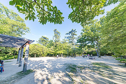 西田公園 約240ｍ(徒歩３分)