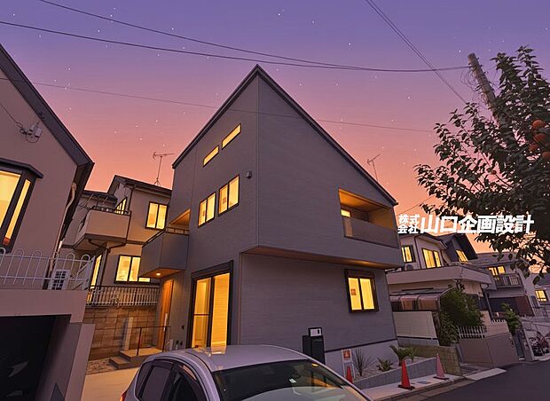 『ちょうどいいサイズ』『無駄のない快適さ』『心地よい暮らしの空間』で毎日の暮らしがもっとスマートに♪／夕暮れ時の穏やかな時間をイメージした外観CG。実際の時間帯・天候とは異なります。